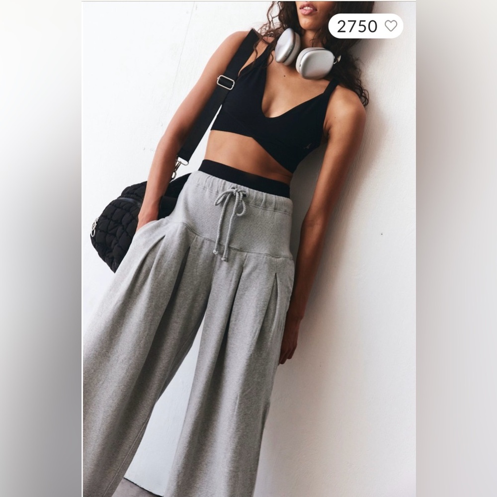 NWT FREE PEOPLE MOVEMENT STUIDO SIREN PANTS COLOR IS BLACK WALNET